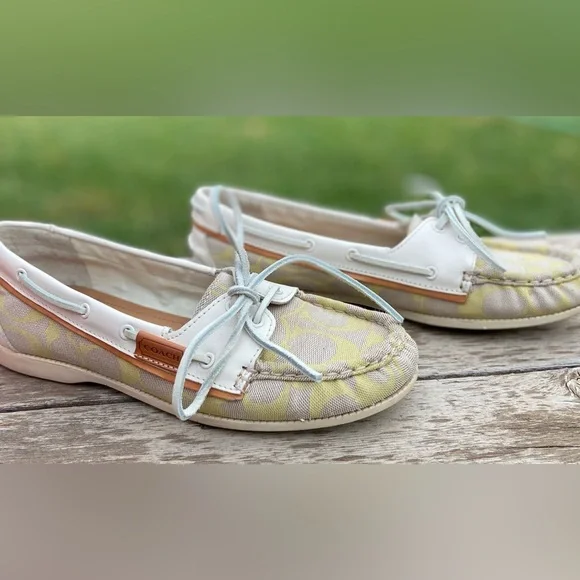 Coach Yellow and Cream Boat Loafer Flats Size 7 In Box!! - Picture 5 of 9
